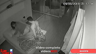 câmera de segurança flagra mulher casada e amante em hotel (video completo xvideos RED )